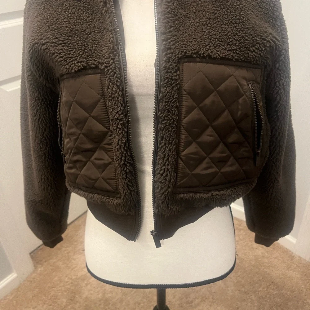 Sherpa Edge Bomber
Alo   Xsmall. NWOT. - Picture 10 of 14